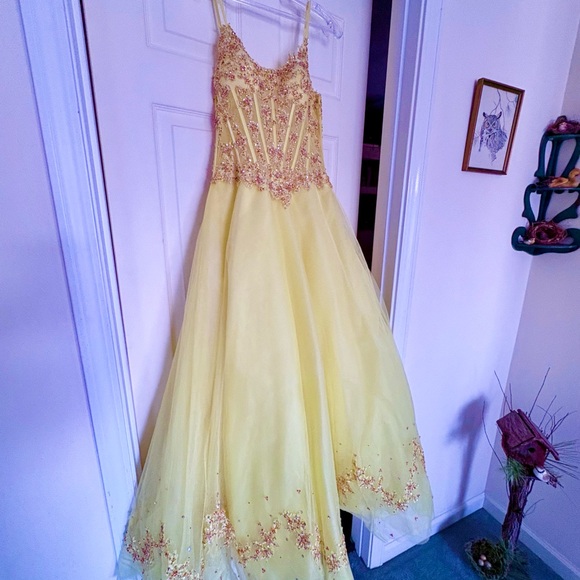 Yellow Beaded Evening Gown / Prom Dress - Picture 2 of 13